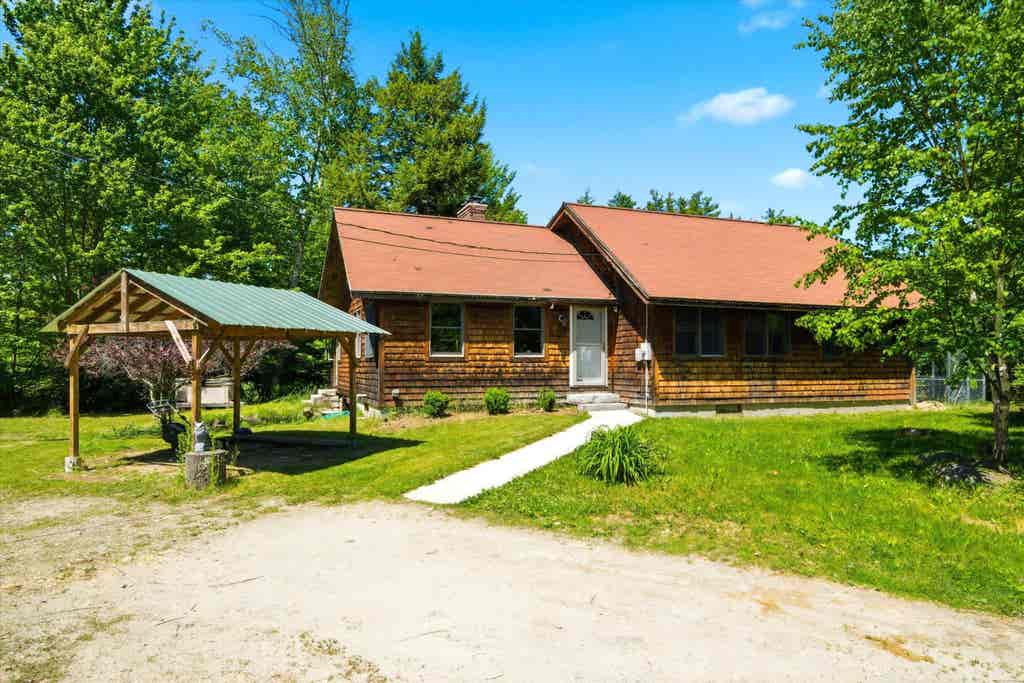Photo of 15 Maple View Drive, Bradford, NH 03221 (MLS # 5093892)