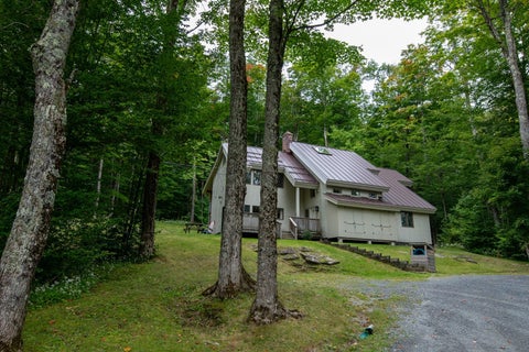 Photo of 7 Roundtree Road, Winhall, VT 05340 (MLS # 5115393)