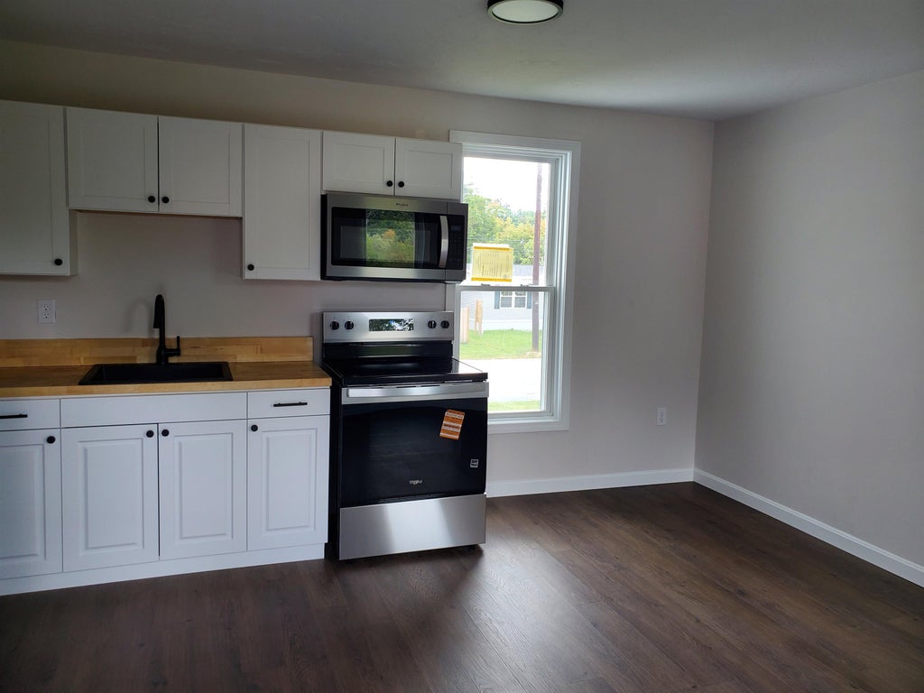 Photo of 17 Canaan Street #5, Canaan, NH 03741 (MLS # 5105706)