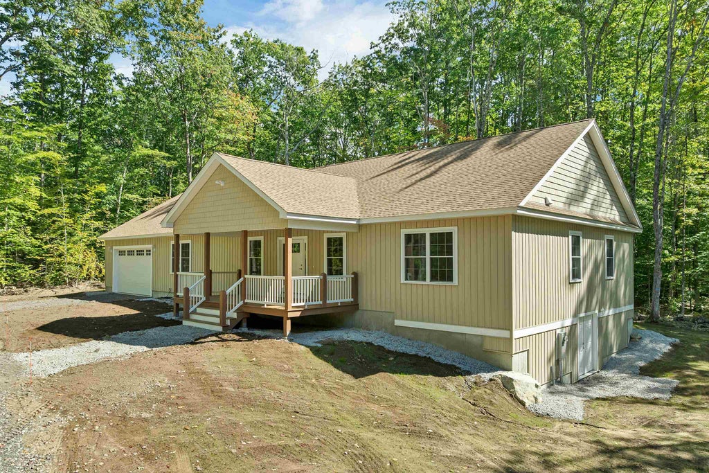 Photo of 44 Lincoln Drive, Moultonborough, NH 03254 (MLS # 5111550)
