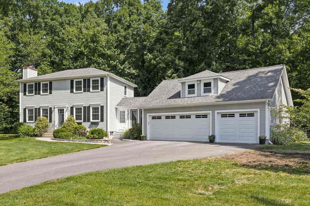 Photo of 12 Meadow Lane, Salem, NH 03079 (MLS # 5104979)