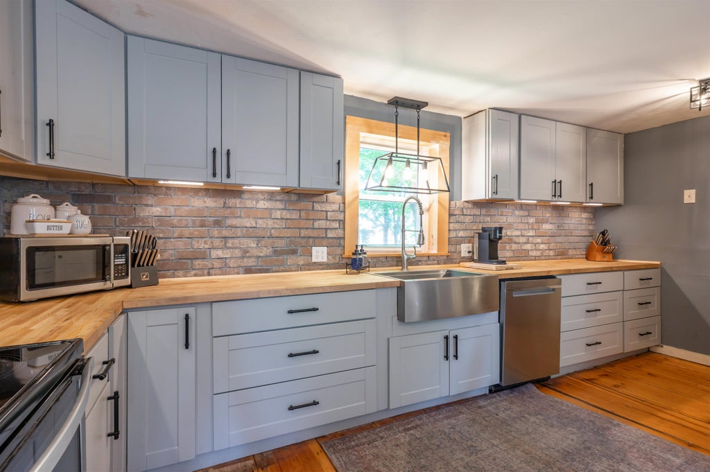 Photo of 241 Pembroke Street, Pembroke, NH 03275 (MLS # 5108938)