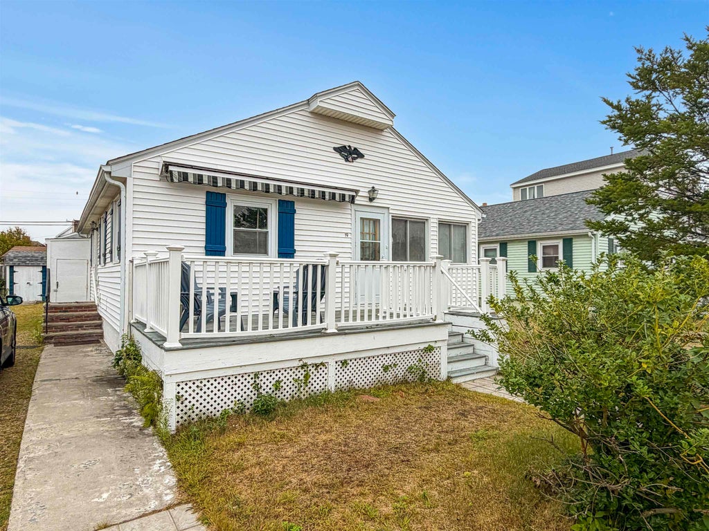 Photo of 19 Plymouth Street, Hampton, NH 03842 (MLS # 5108550)