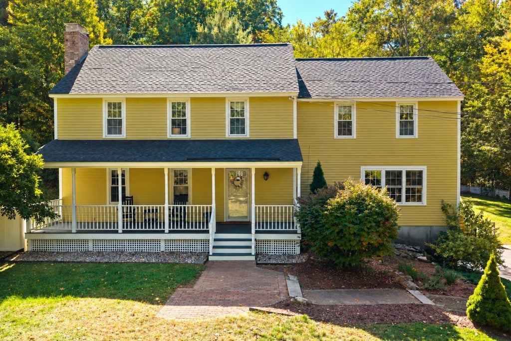 Photo of 23 Williamsburg Drive, Amherst, NH 03031 (MLS # 5113456)
