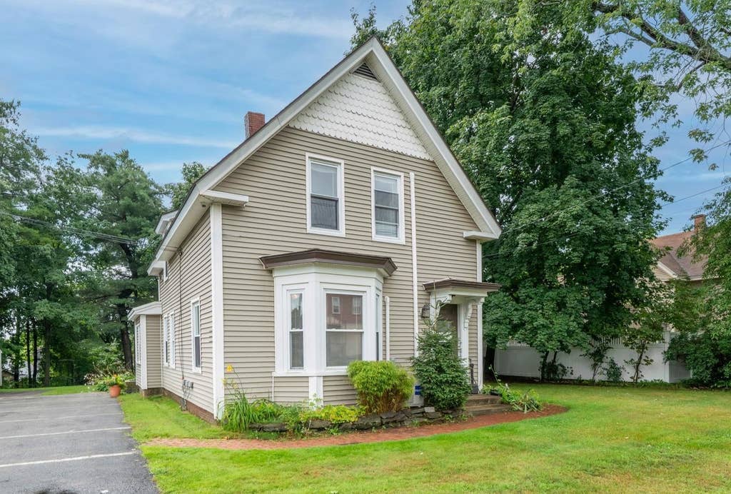 Photo of 106 West Broadway, Derry, NH 03038 (MLS # 5103886)