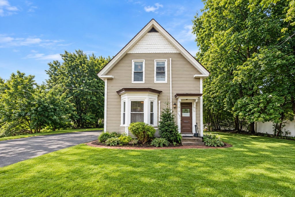 Photo of 106 West Broadway, Derry, NH 03038 (MLS # 5103886)