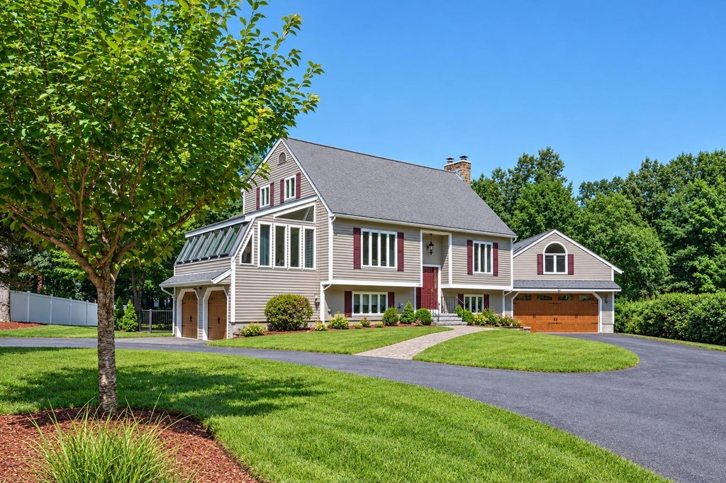 Photo of 146 Coburn Avenue, Nashua, NH 03063 (MLS # 5115265)