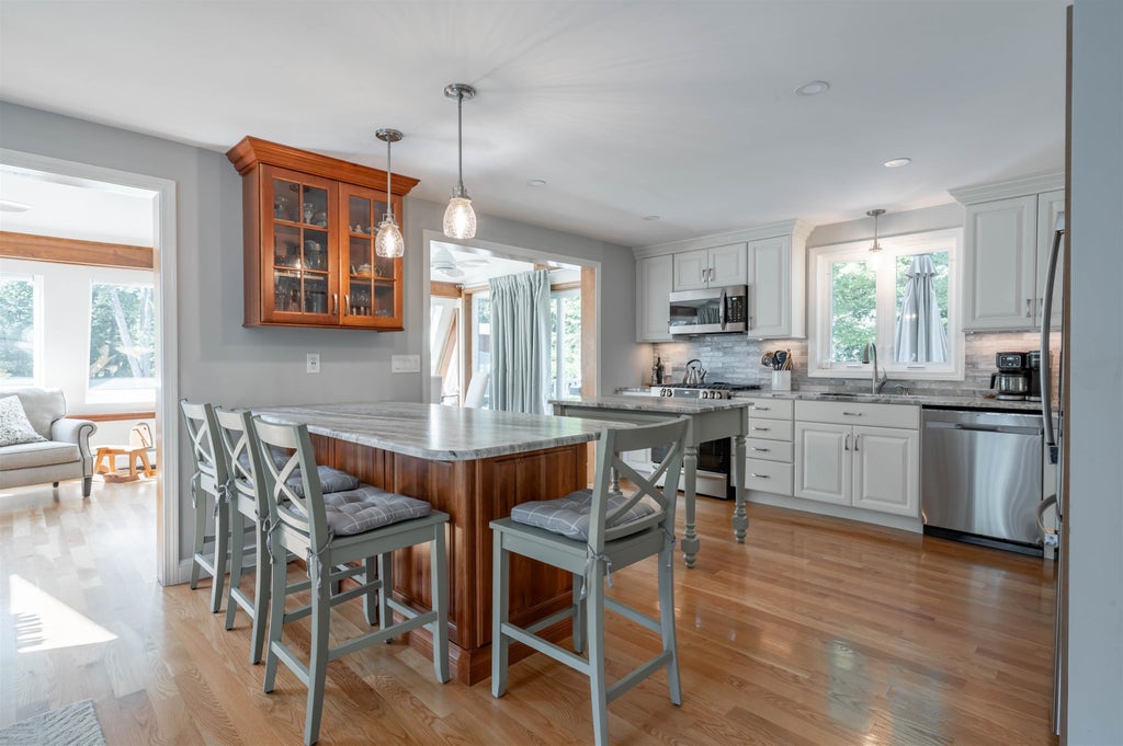 Photo of 146 Coburn Avenue, Nashua, NH 03063 (MLS # 5115265)