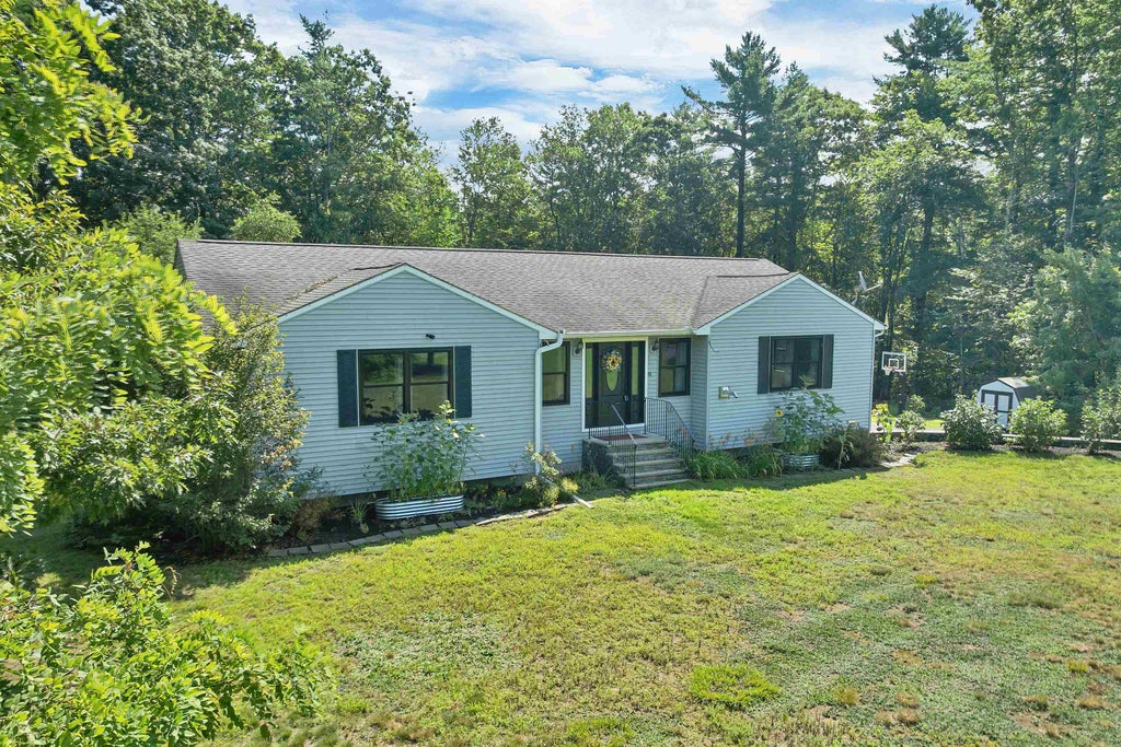 Photo of 10 Pinewood Drive, Somersworth, NH 03878 (MLS # 5105353)