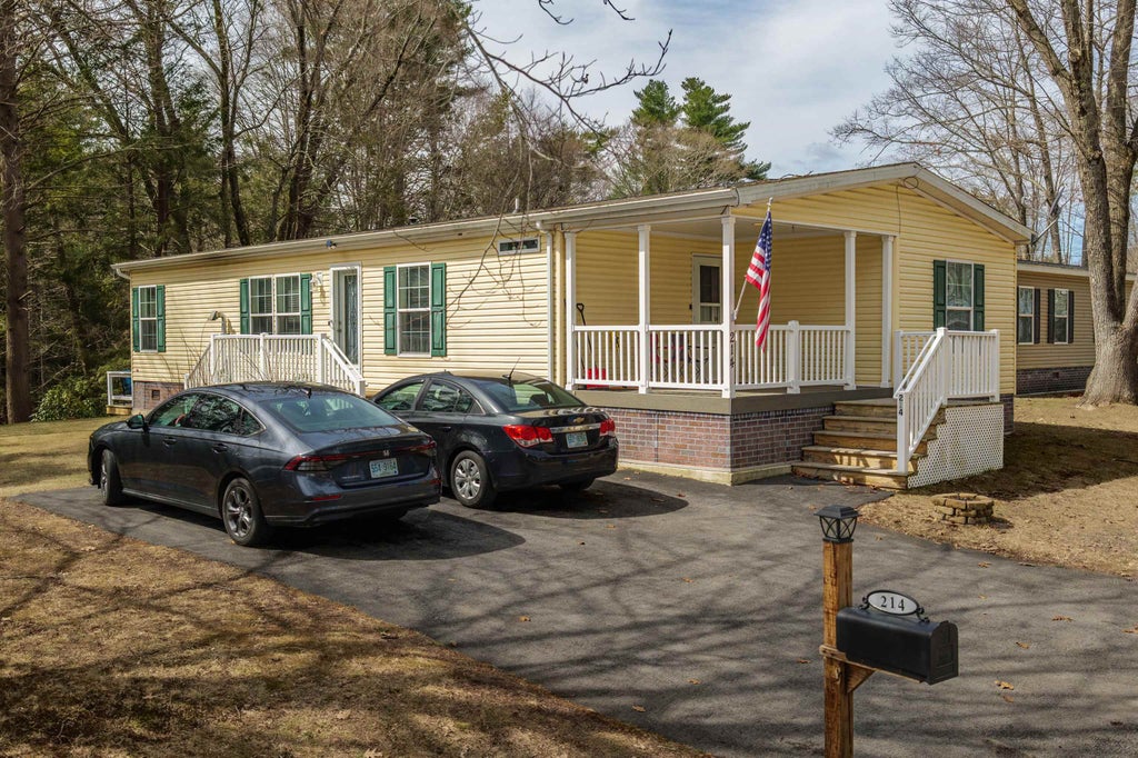 Photo of 214 Robin Hood Drive, Exeter, NH 03833 (MLS # 5081267)