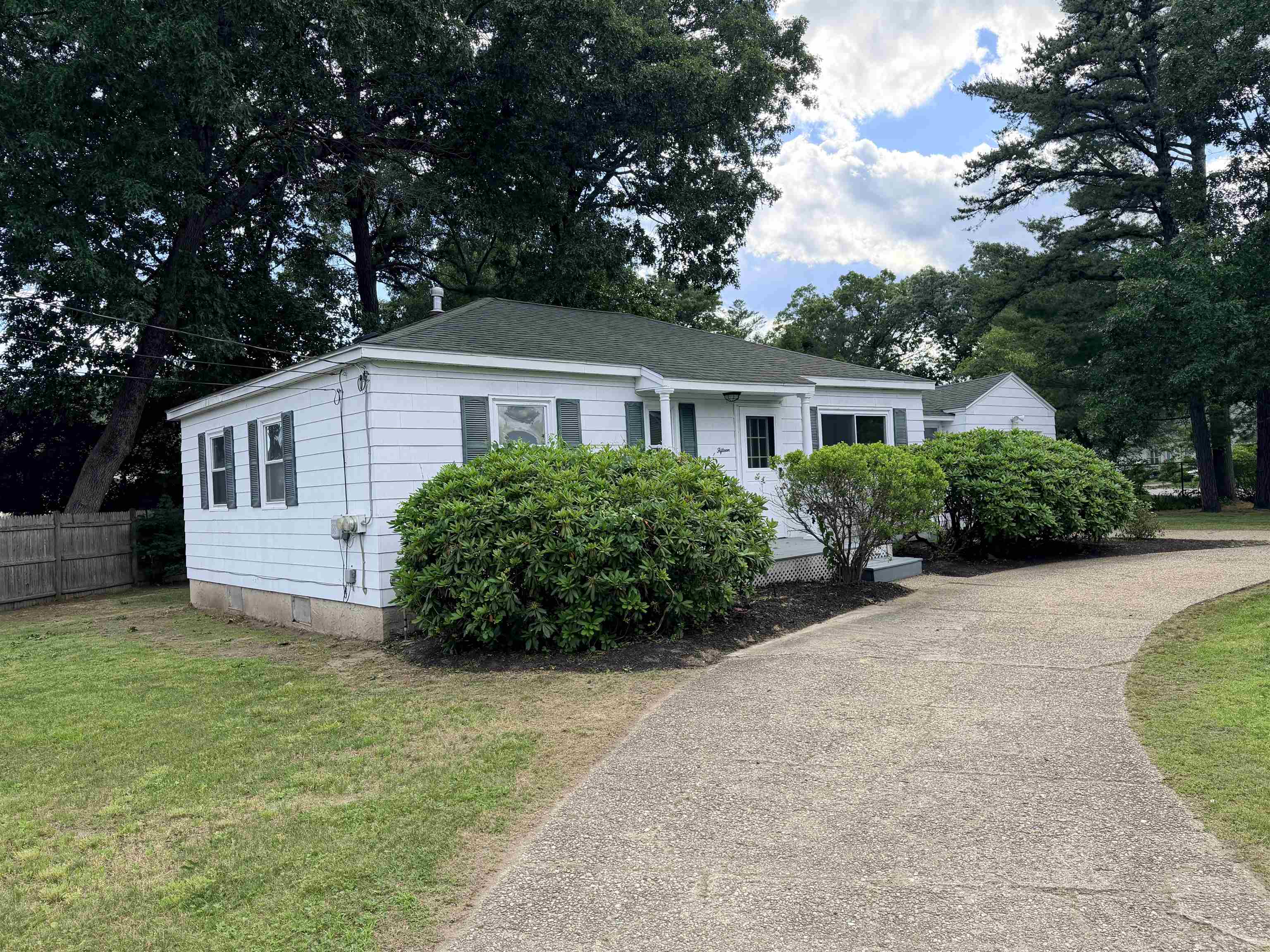 15 Woodbury Lane
