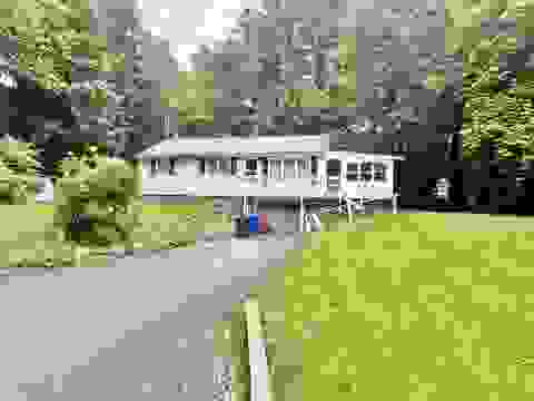 Photo of 8 Hardy Road, Hudson, NH 03051 (MLS # 5096285)