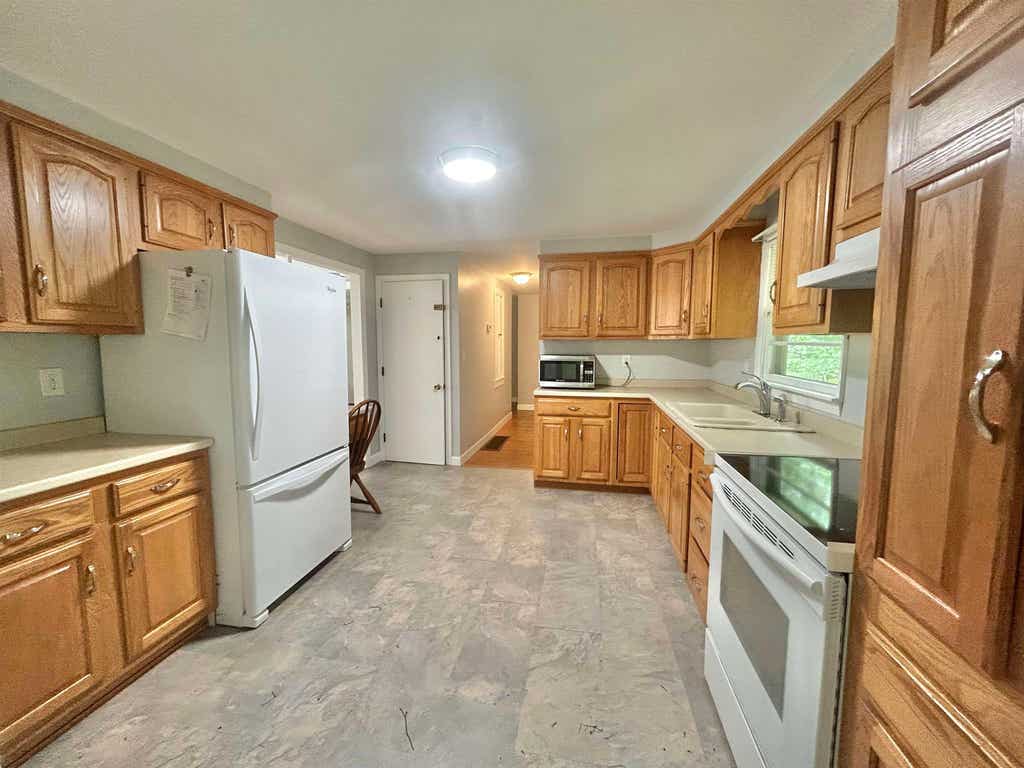 Photo of 8 Hardy Road, Hudson, NH 03051 (MLS # 5096285)