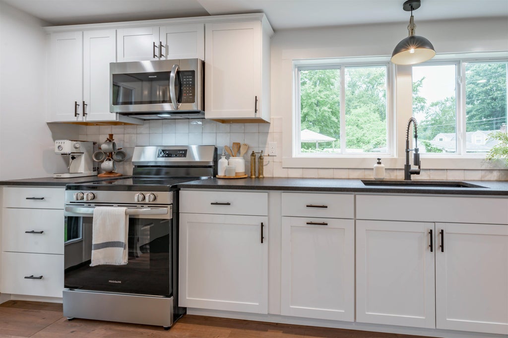 Photo of 193 East Dunstable Road, Nashua, NH 03062 (MLS # 5108298)