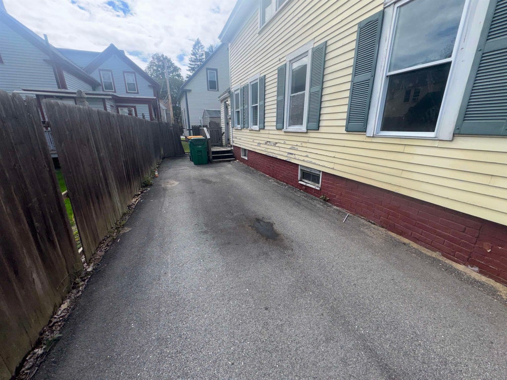 Photo of 7 Spruce Street, Rochester, NH 03867 (MLS # 5113782)