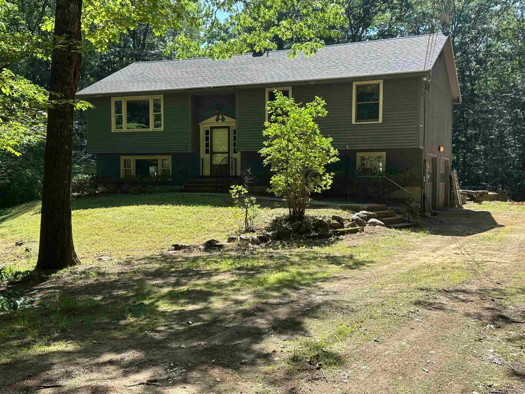 Photo of 42 Great Oak Drive, Chester, NH 03036 (MLS # 5104497)