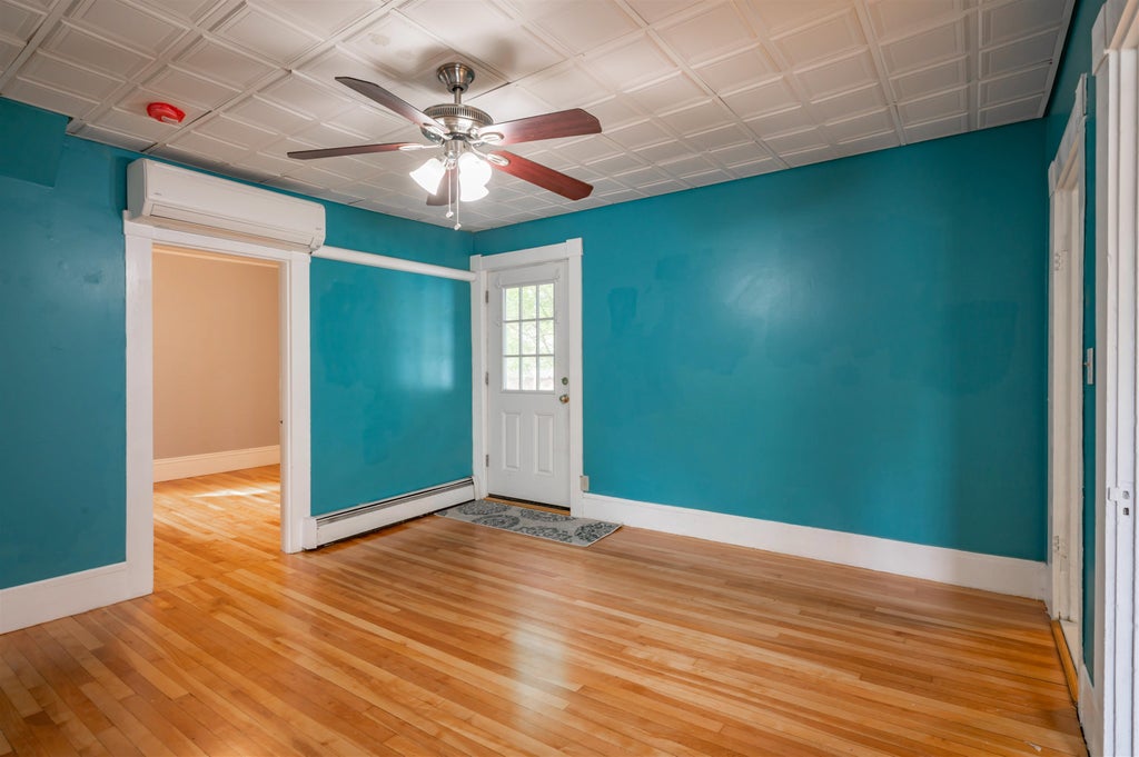 Photo of 96 E Broadway #B, Derry, NH 03038 (MLS # 5113566)