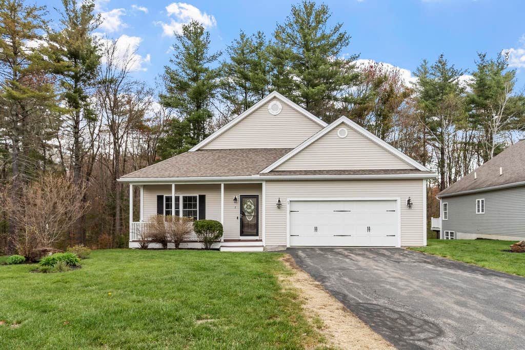 Photo of 7 Torrey Pines Circle, Plaistow, NH 03865 (MLS # 5087491)