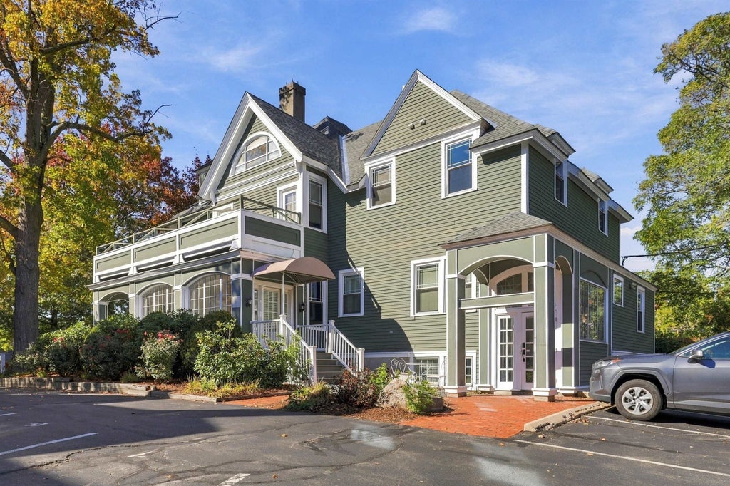 Photo of 1855 Elm Street, Manchester, NH 03104 (MLS # 5114201)