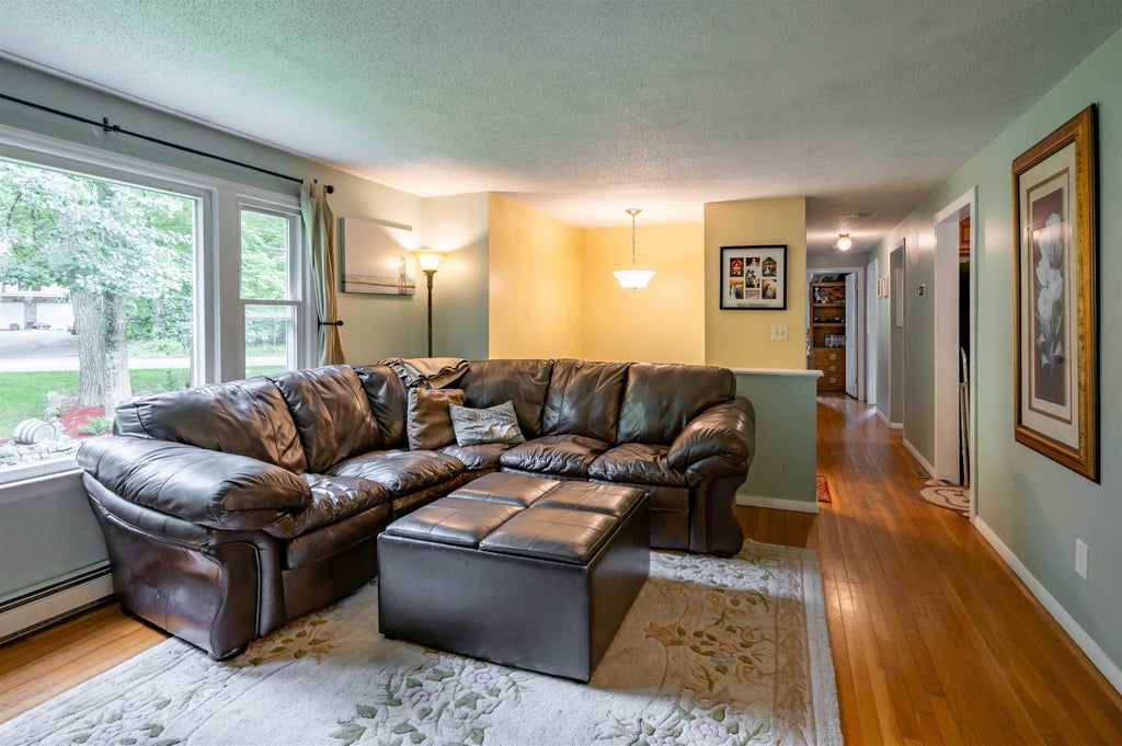Photo of 72 Hovey Road, Londonderry, NH 03053 (MLS # 5108639)