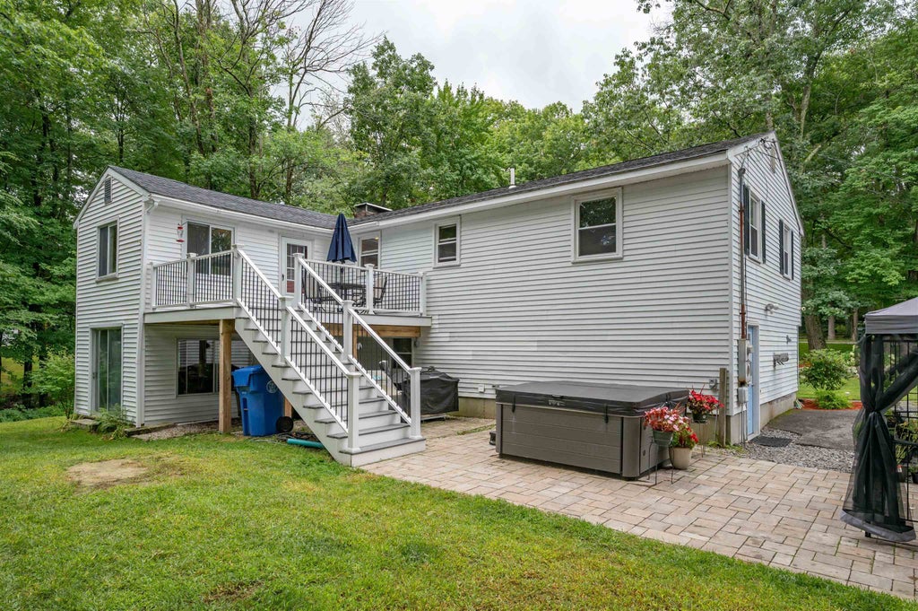 Photo of 72 Hovey Road, Londonderry, NH 03053 (MLS # 5108639)