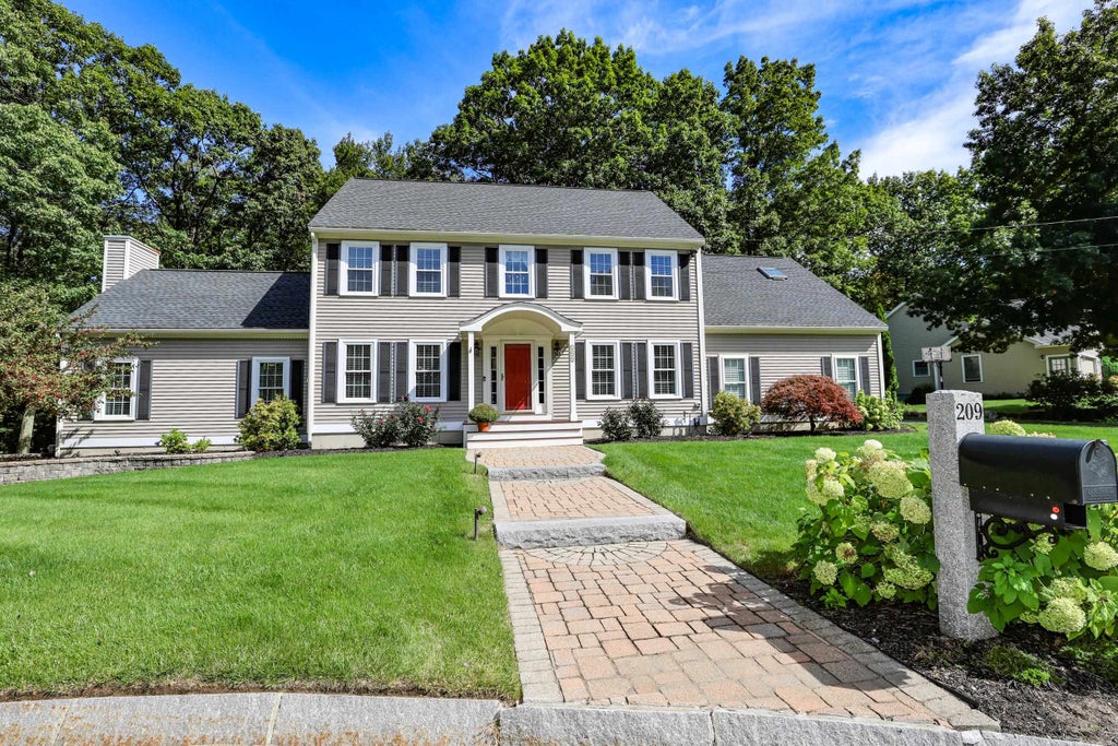 Photo of 209 Tennyson Drive, Manchester, NH 03104 (MLS # 5111272)