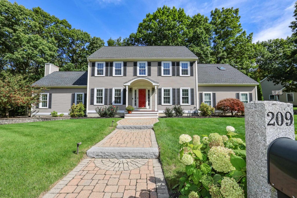 Photo of 209 Tennyson Drive, Manchester, NH 03104 (MLS # 5111272)