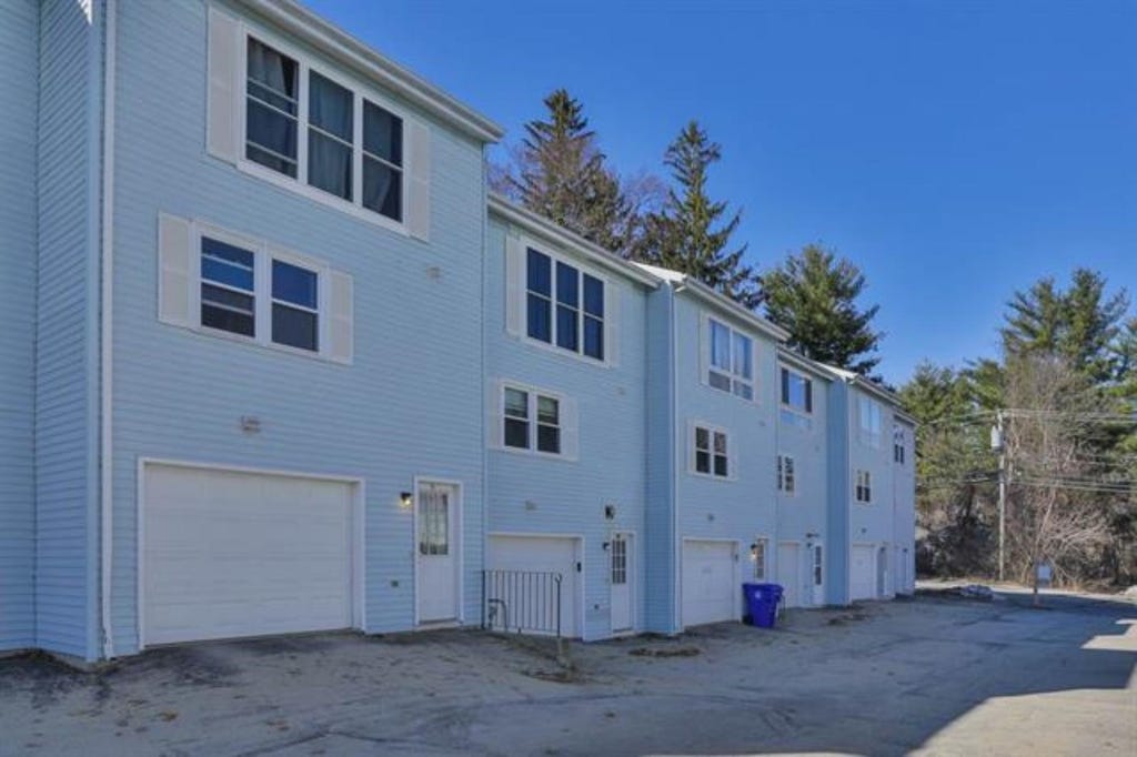 Photo of 186 Dunbarton Road #26, Manchester, NH 03102 (MLS # 5102159)
