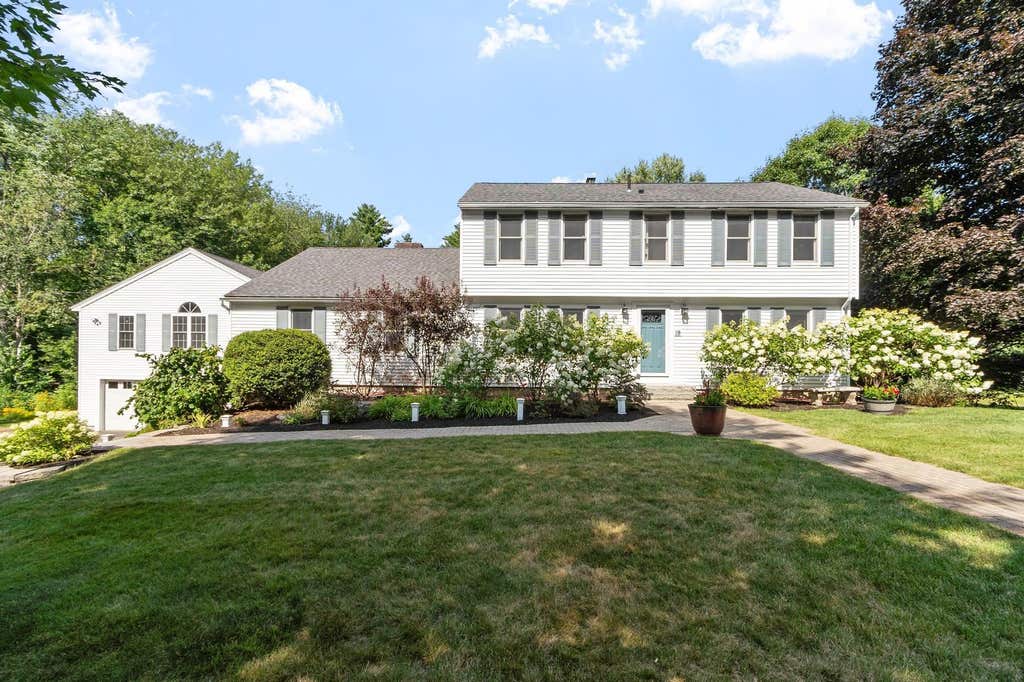 Photo of 19 Randall Lane, Hampstead, NH 03841 (MLS # 5102060)