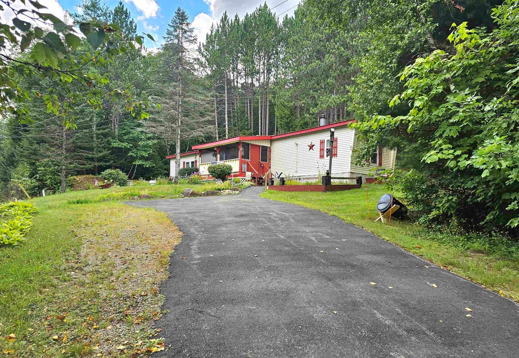 Photo of 228 Daniel Webster Highway, Woodstock, NH 03262 (MLS # 5105576)