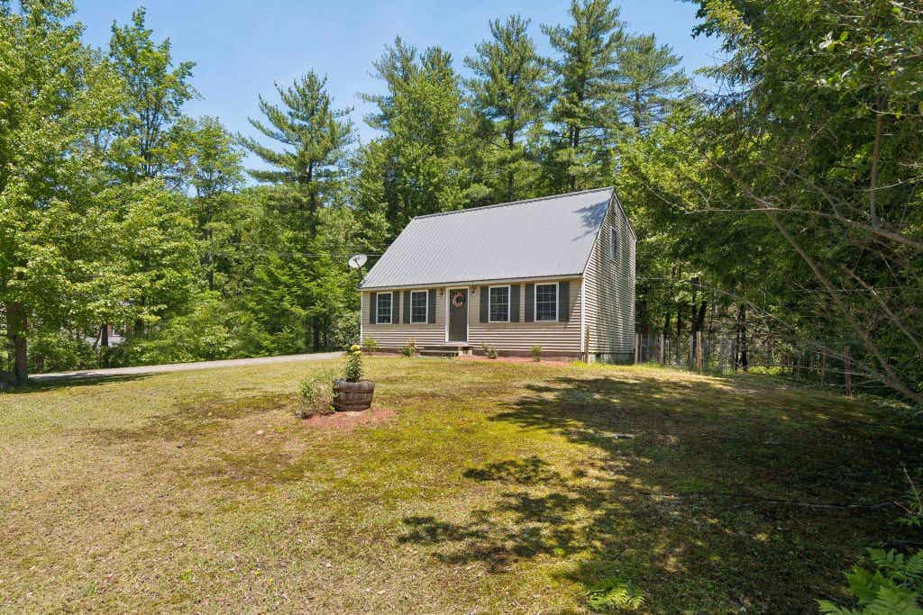 Photo of 170 Jefferson Drive, Hillsborough, NH 03244 (MLS # 5101634)