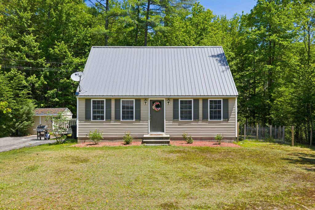 Photo of 170 Jefferson Drive, Hillsborough, NH 03244 (MLS # 5101634)