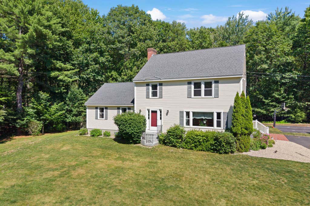 Photo of 924 River Road, Weare, NH 03281 (MLS # 5101062)