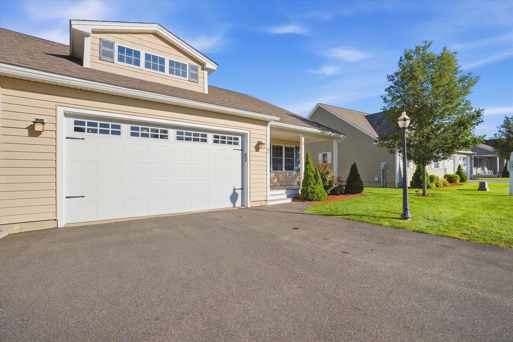 Photo of 26 Weymouth Court #B, Hudson, NH 03051 (MLS # 5110391)