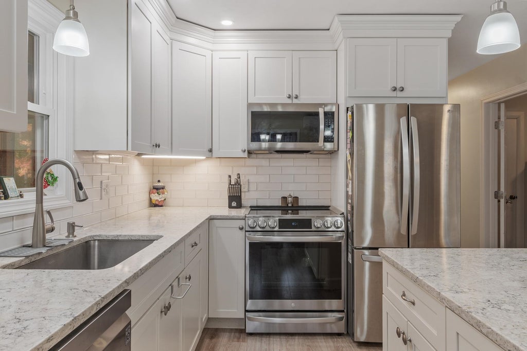 Photo of 1800 Lake Shore Road, Manchester, NH 03109 (MLS # 5113458)