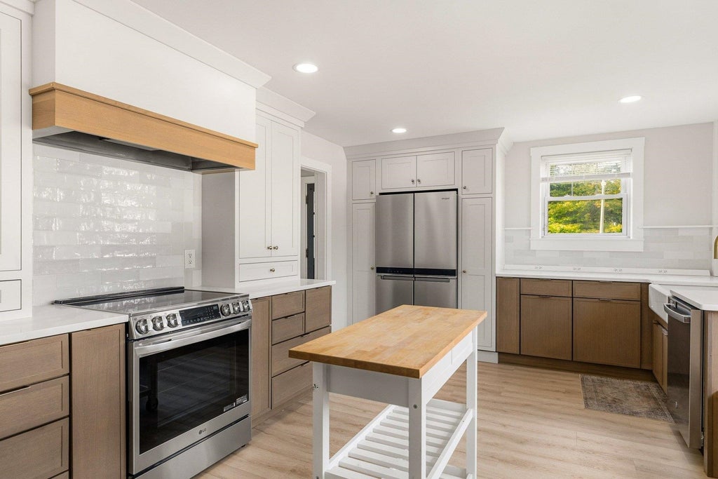 Photo of 2 Melbourne Street, Portsmouth, NH 03801 (MLS # 5113380)