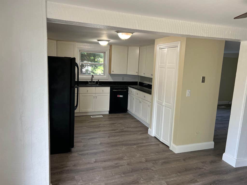 Photo of 82 High Street, Stratham, NH 03885 (MLS # 5105172)