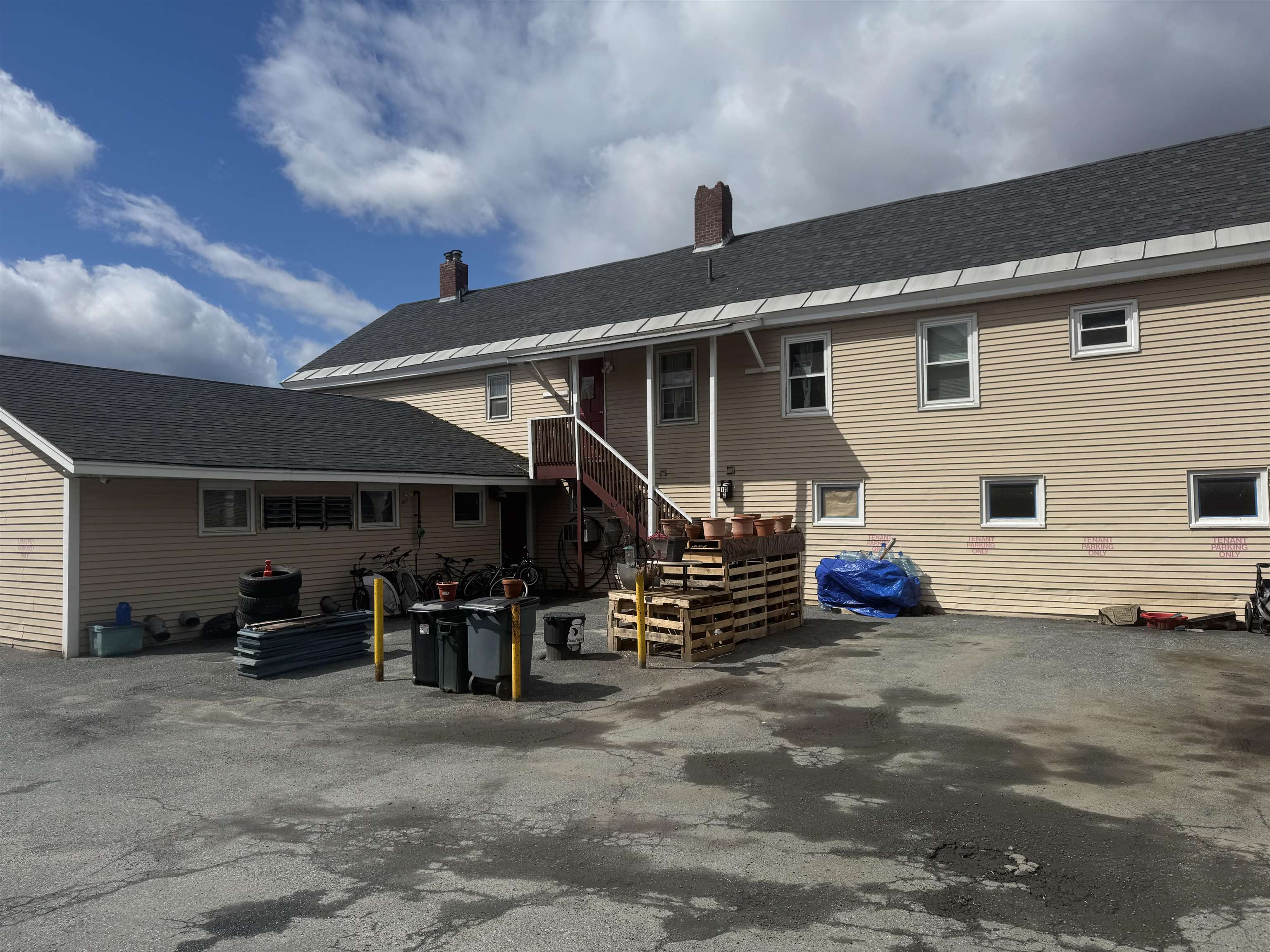 16 Railroad Avenue