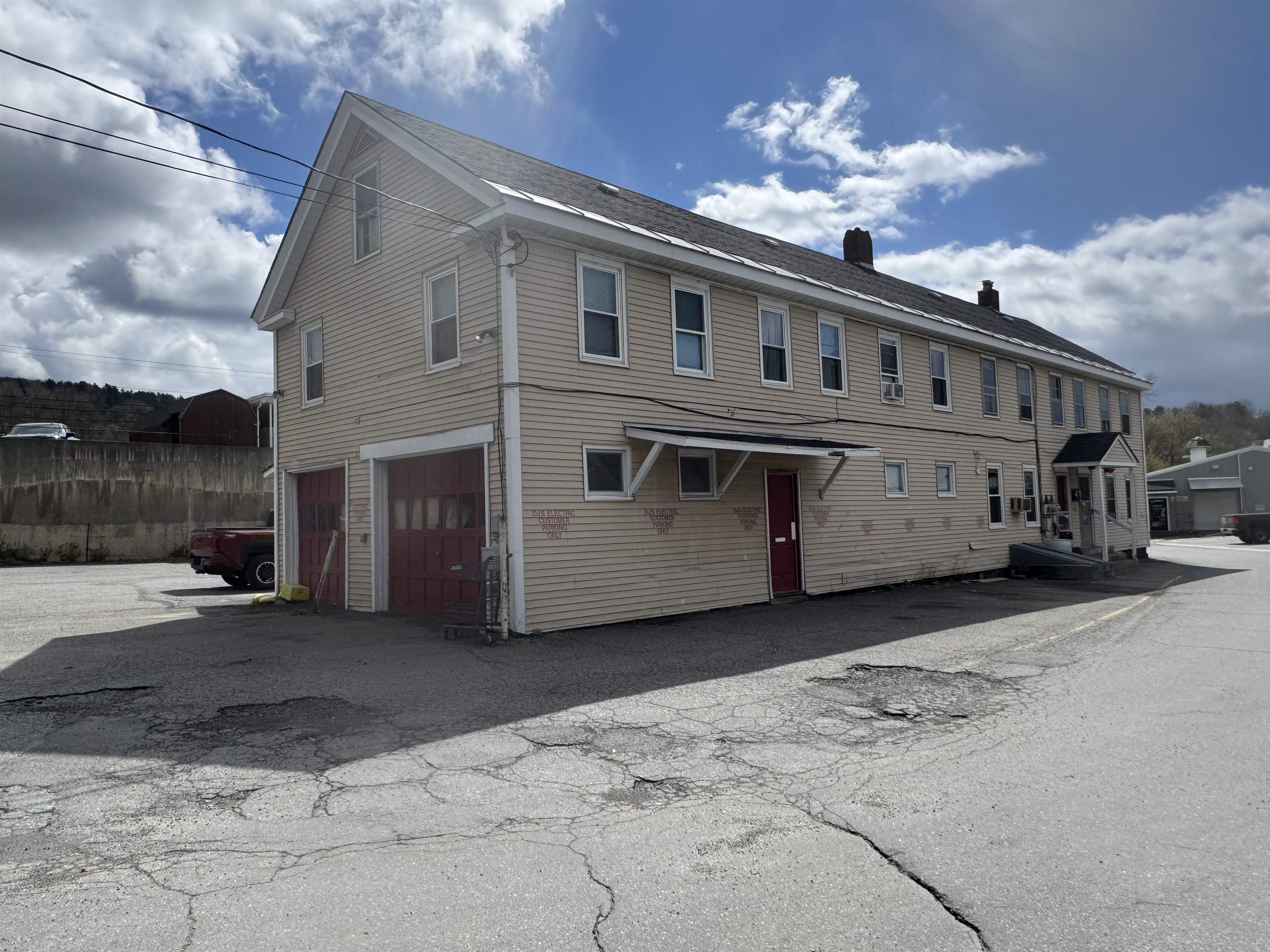 16 Railroad Avenue