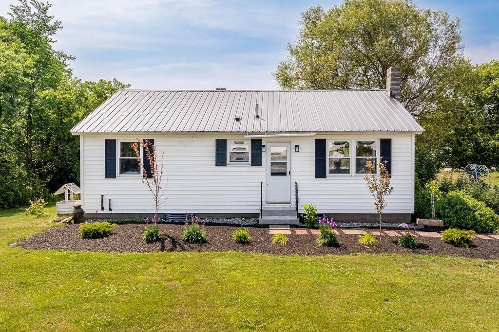 Photo of 36 School Street, Canaan, NH 03741 (MLS # 5101055)