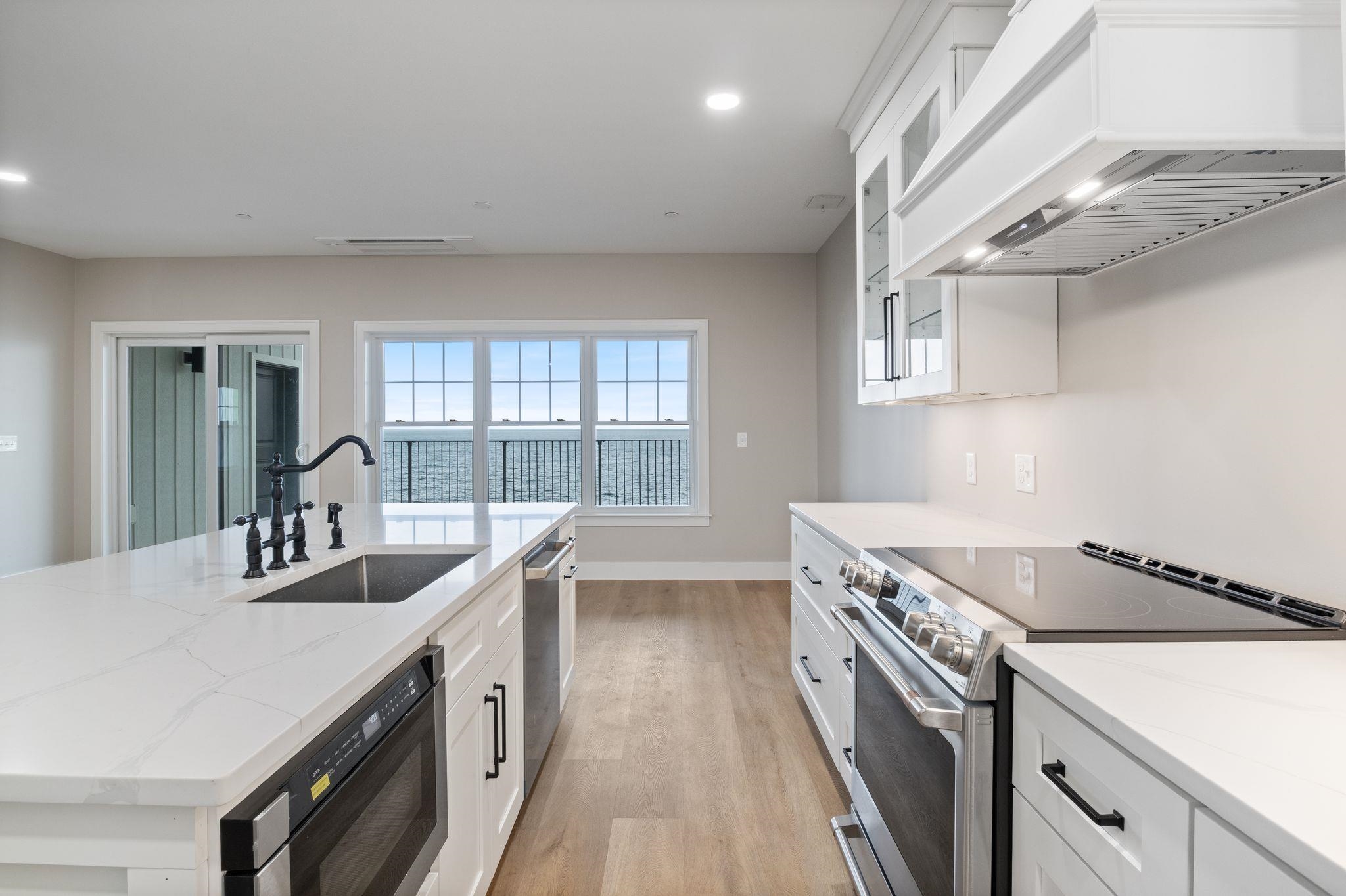 465 Ocean Boulevard 302