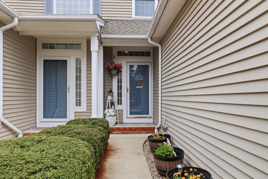 Photo of 19 Evening Star Lane, Bedford, NH 03110 (MLS # 5086343)