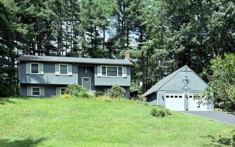 Photo of 6 Brookfield Drive, Hudson, NH 03051 (MLS # 5104649)