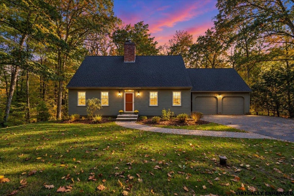 Photo of 33 Ledgewood Road, Bedford, NH 03110 (MLS # 5113246)