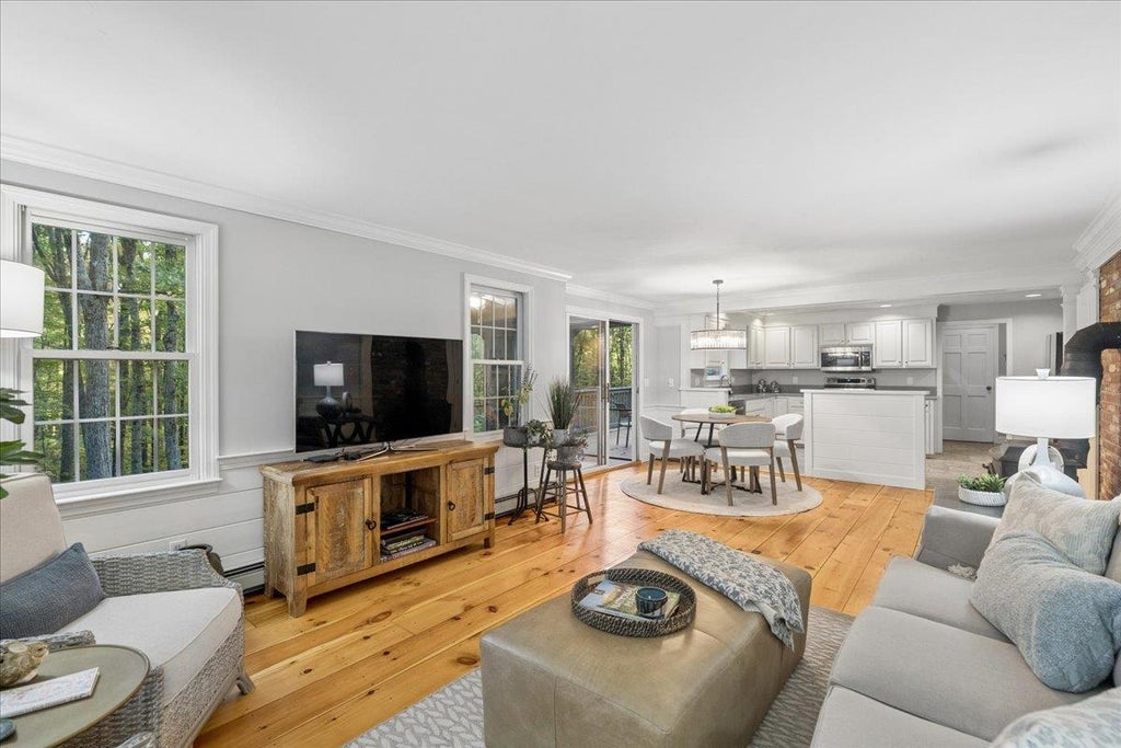 Photo of 33 Ledgewood Road, Bedford, NH 03110 (MLS # 5113246)