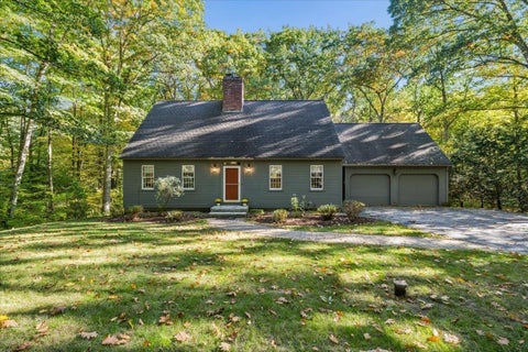 Photo of 33 Ledgewood Road, Bedford, NH 03110 (MLS # 5113246)