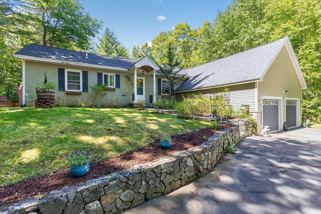 Photo of 14 Stevens Drive, Newmarket, NH 03857 (MLS # 5091494)