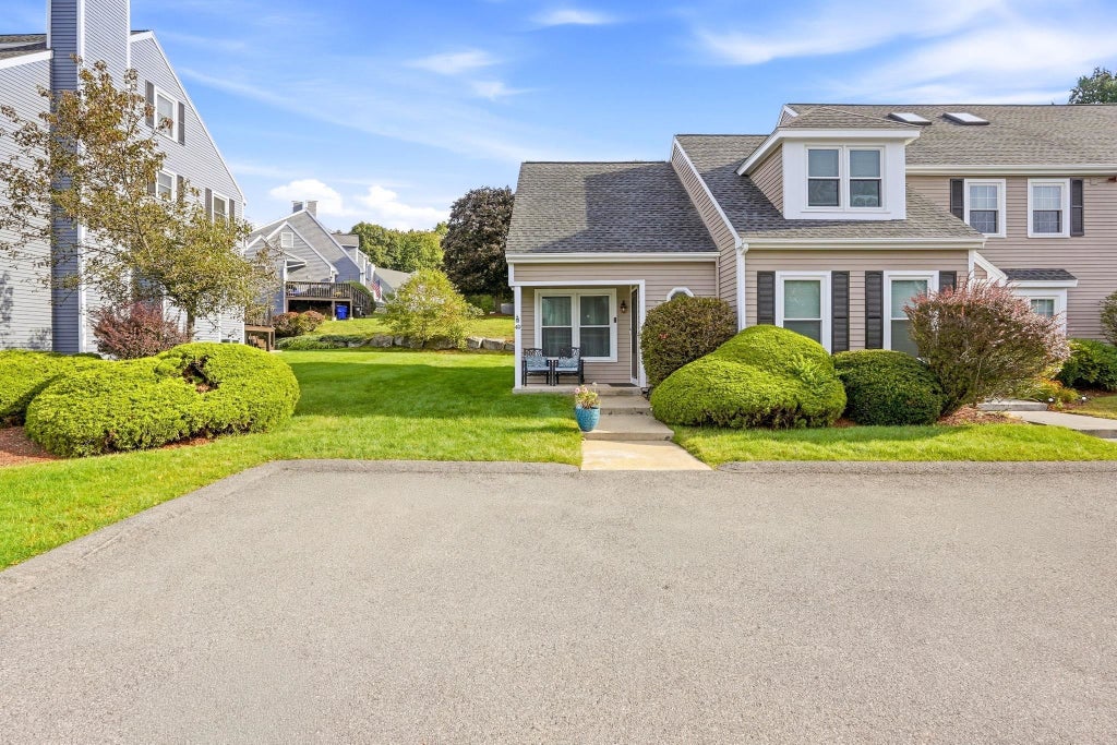 Photo of 49 Riviera Road, Hudson, NH 03051 (MLS # 5111632)