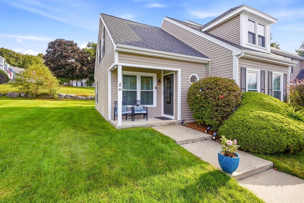 Photo of 49 Riviera Road, Hudson, NH 03051 (MLS # 5111632)
