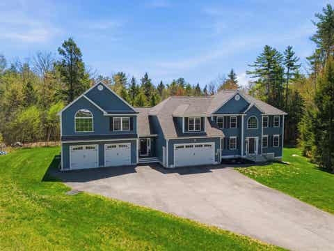 Photo of 84 Juniper Circle, Auburn, NH 03032 (MLS # 5088774)